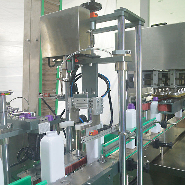 Máquina de vedação de tampas de garrafas de plástico com função de triagem e componentes do núcleo do motor