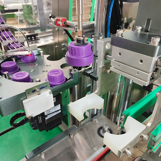 Máquina de vedação de garrafas de plástico de alta velocidade Máquina de tampa linear para tampas de parafuso redondo