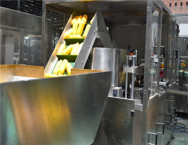 Sistema automático de alimentação de placas giratórias para fabricação flexível