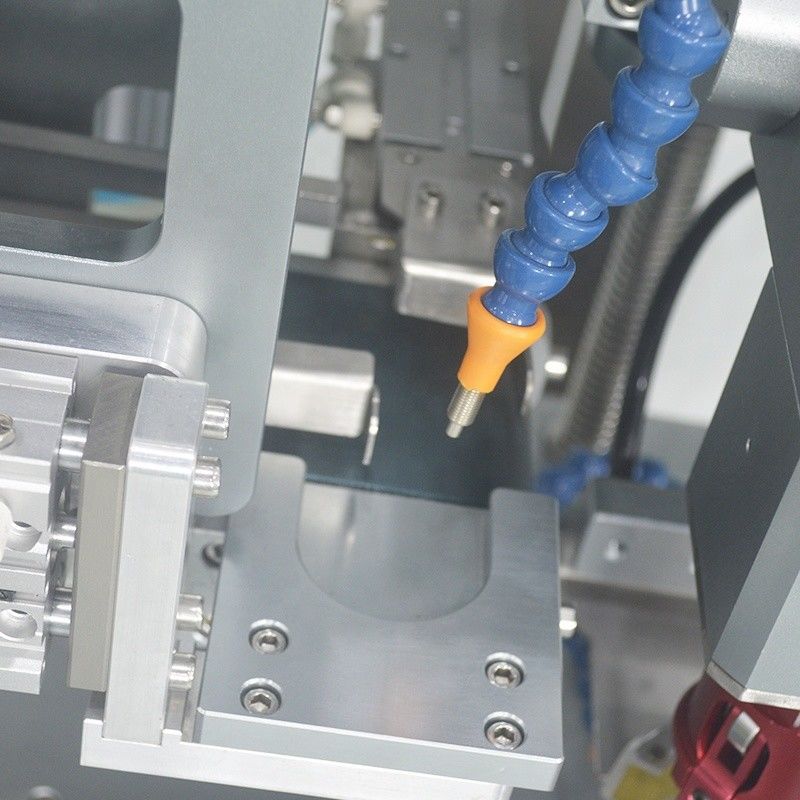 Máquina de fecho de servo de cabeça única totalmente automática para garrafas químicas diárias feitas de metal