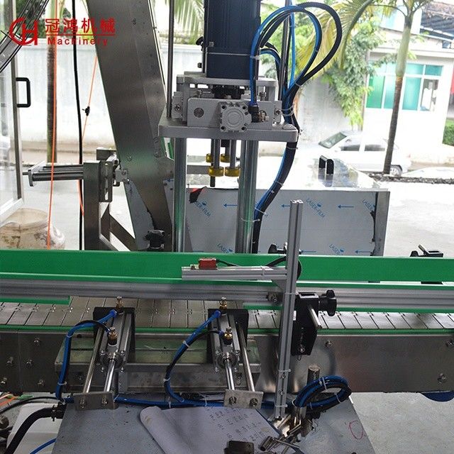 Máquina de fecho de parafuso rotativo totalmente automática para produção de embalagens de garrafas de plástico
