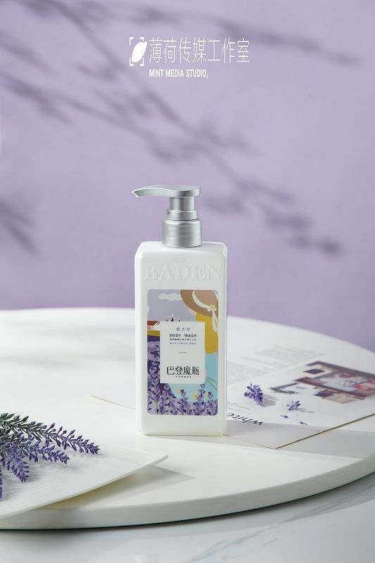 Linha de produção de rotulagem lateral dupla de parafusos de enchimento automático para gel de chuveiro