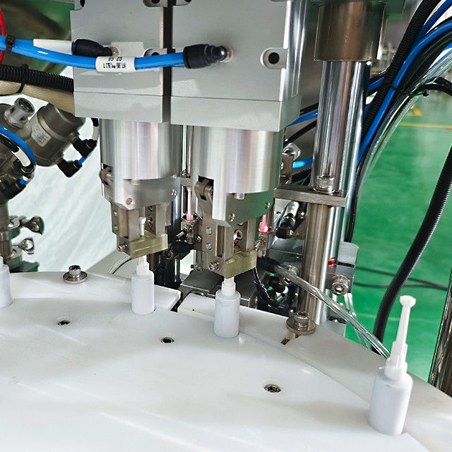 Máquina de enchimento e tampa de parafuso de 2 cabeças pneumática de 10 ml para gel de óleo líquido
