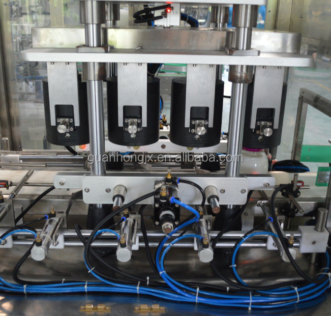 Máquina linear totalmente automática de tampa para tampas de plástico em produção em grande volume