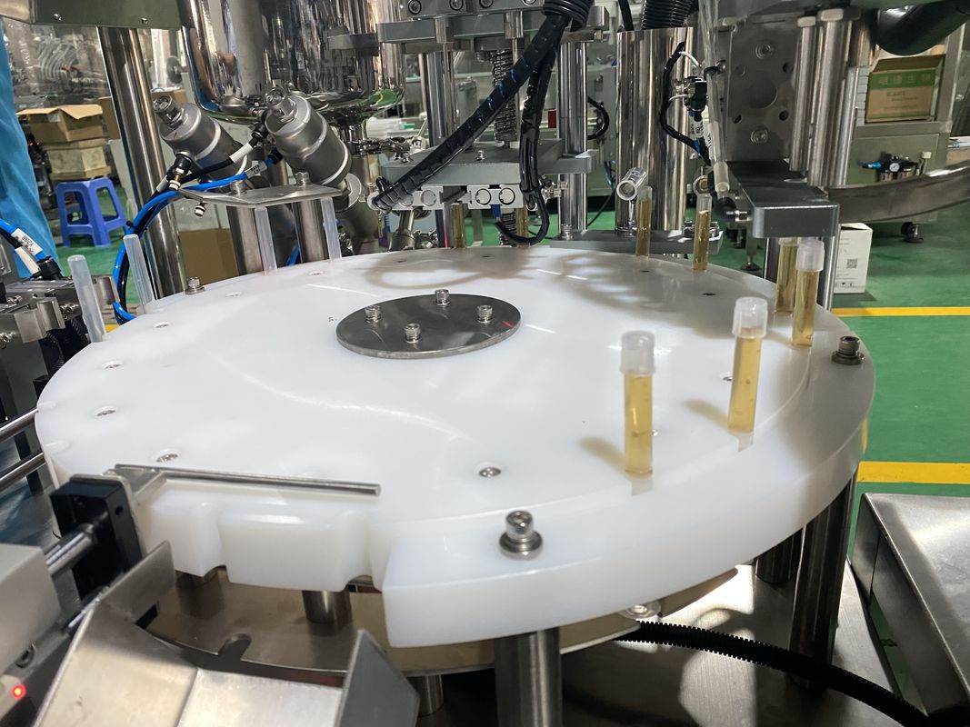 Máquina integrada de enchimento de glândulas de chuque totalmente automatizada para enchimento de gel Capacidade 1-10ml