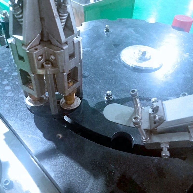 Botelhas Tipo de embalagem Máquina automática de tampa de garrafas para fábrica