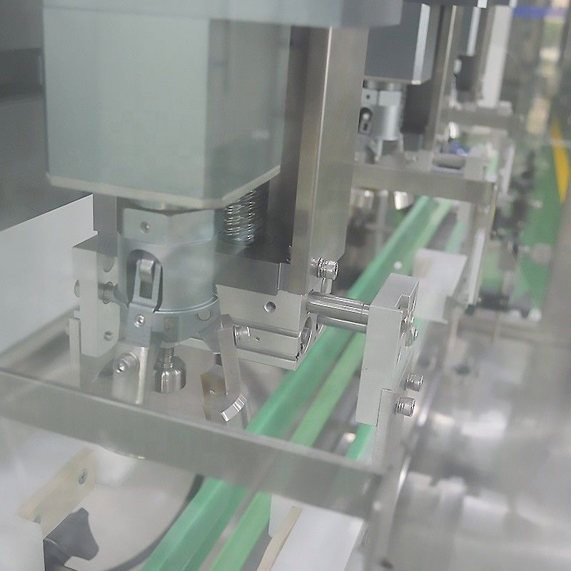 Máquina de fecho automático de 3 cabeças de alto desempenho para garrafas de plástico de capacidade 4000BPH