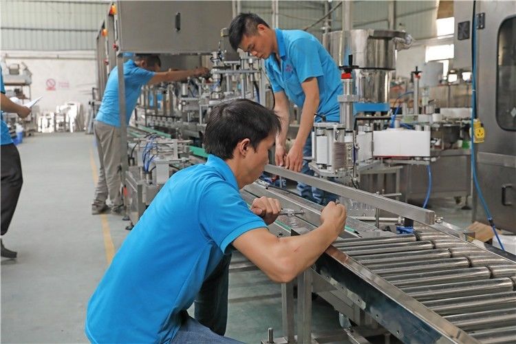 Máquina automática de tampa de parafuso para tampa de garrafa de plástico