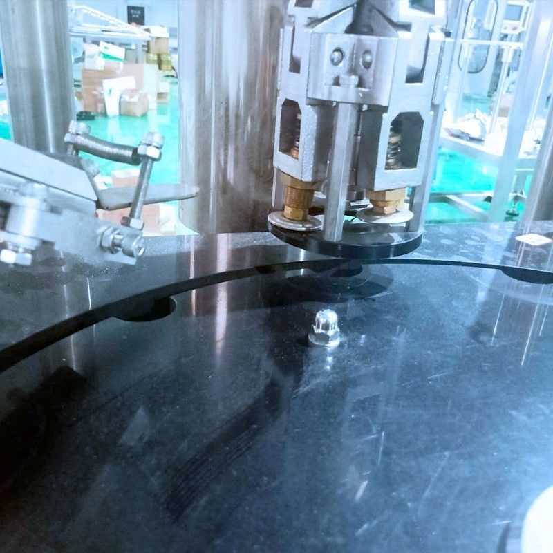 Máquina de fecho de tampas metálicas de garrafas de vinho/liquores/líquidos de vidro com componentes de núcleo de motor
