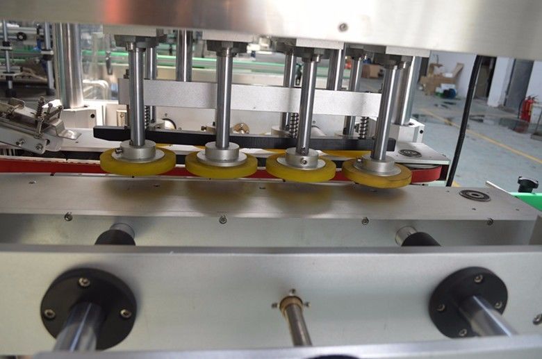 Máquina automática de tampa de garrafas de plástico para produção