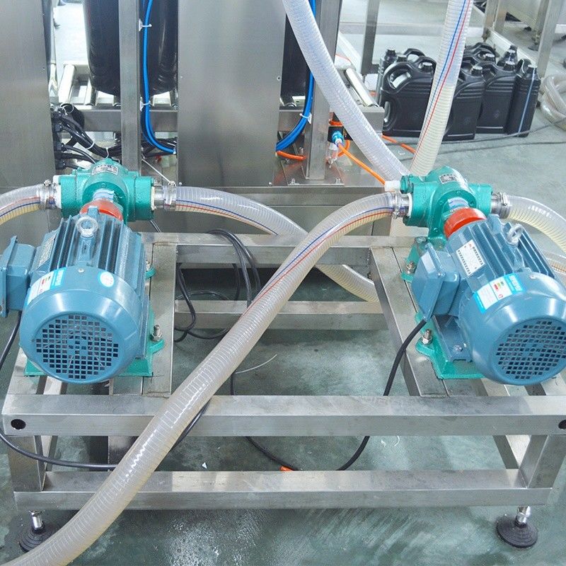 2 cabeças Máquina de enchimento semiautomática de pesagem para líquido/óleo/lubrificante/químico 5-50L